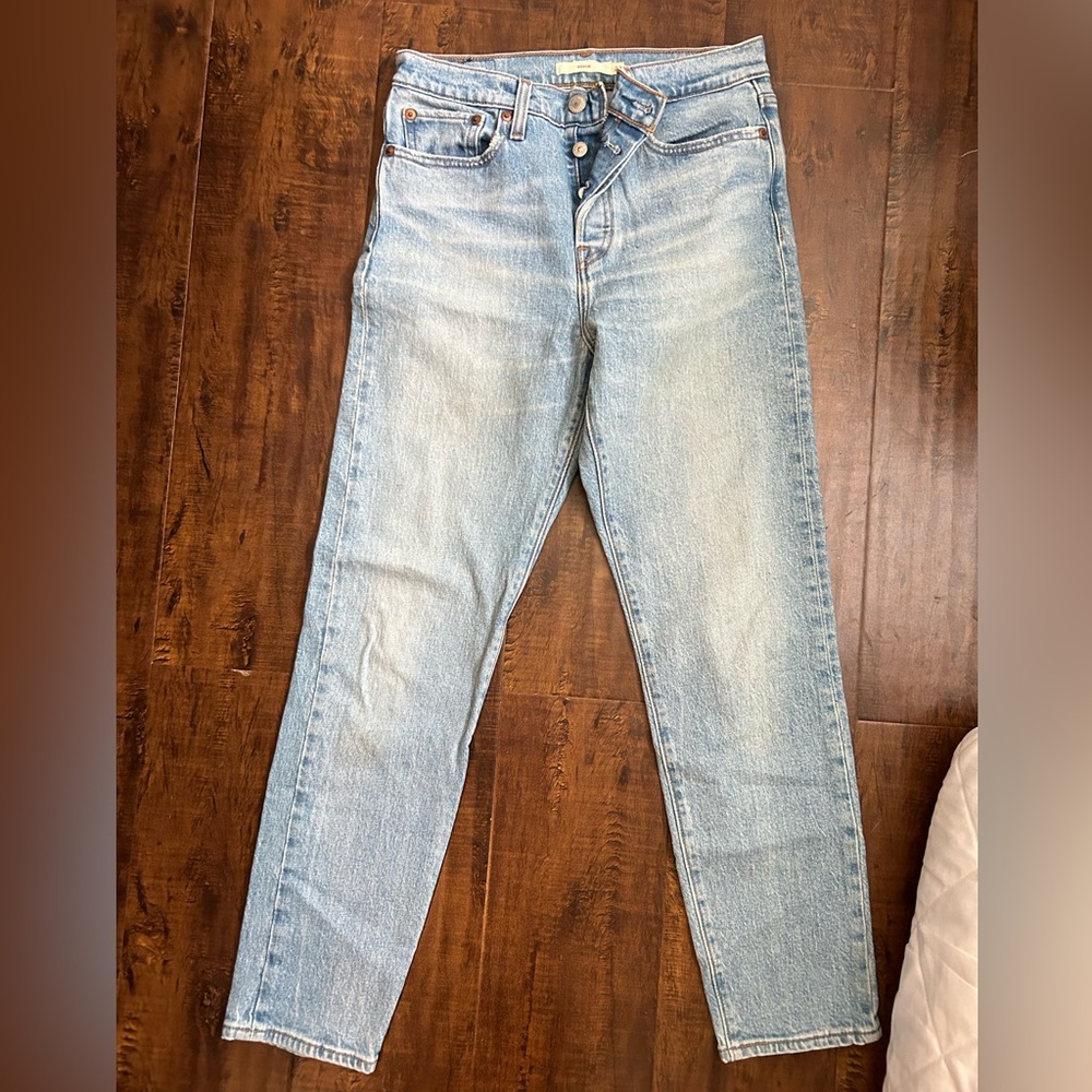 levi’s Wedgie Jean size 27 like new